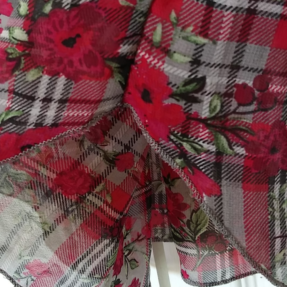 3/4 sleeve float floral top - Picture 3 of 4